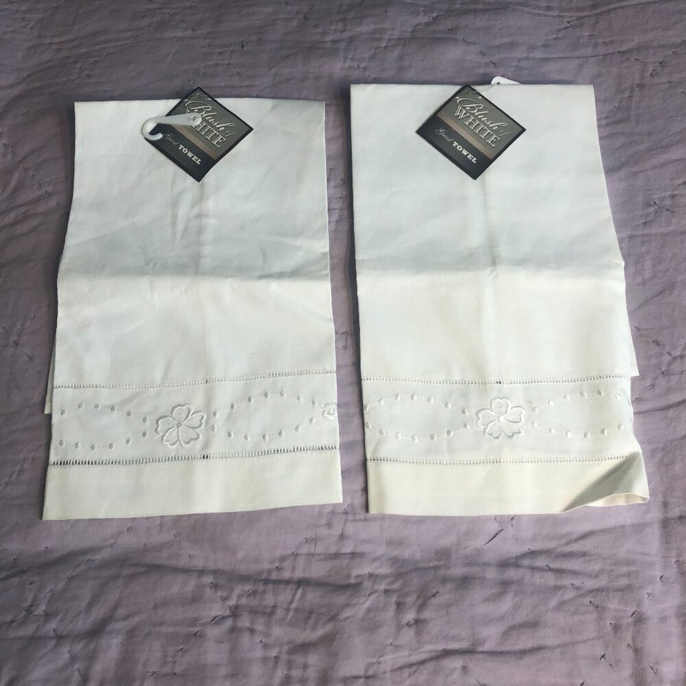 Blush White Guest Hand Towels with embroidered clover, set of 2